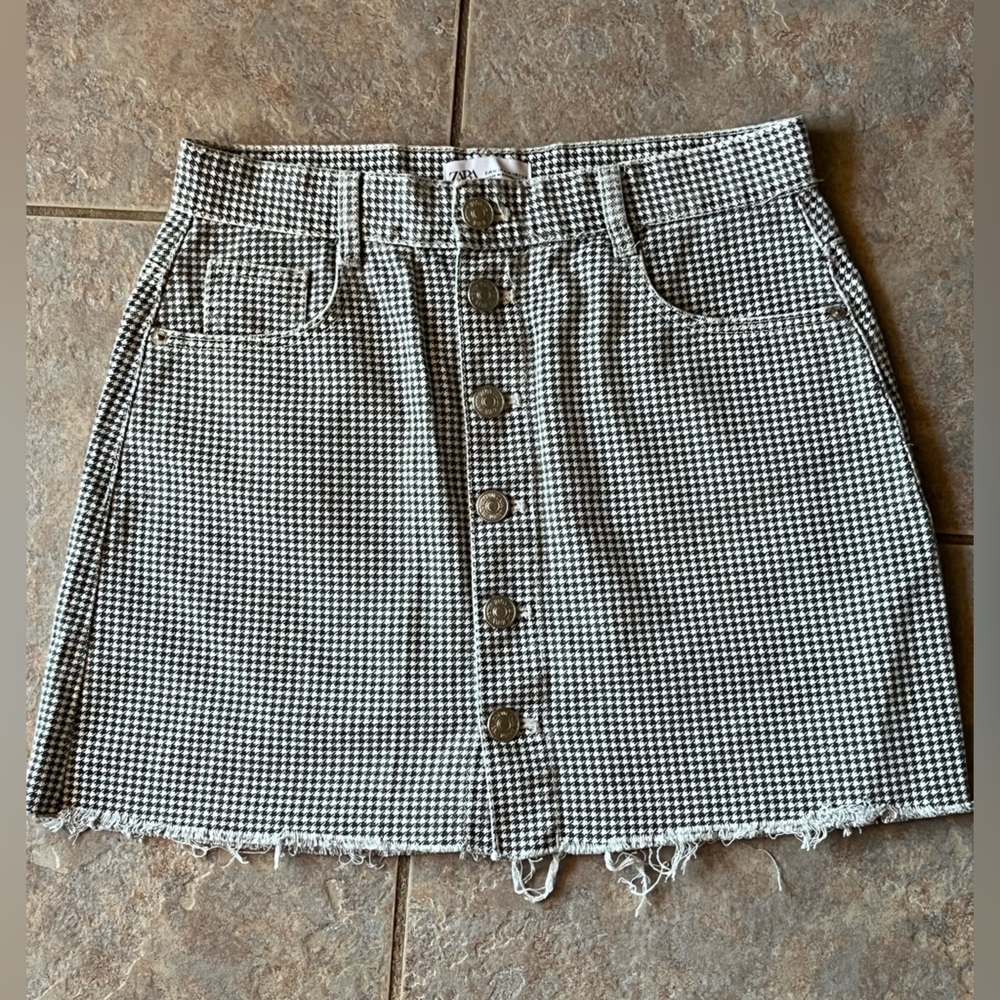 Women’s Zara Monochrome Houndstooth Denim Skirt Size M “Like new”!
